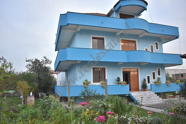 Three-story villa for sale near the Tirana-Durres highway in the Domje area of Tirana, Albania.
It 